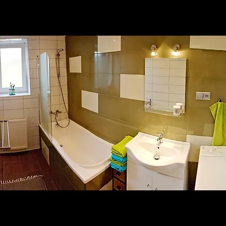 Pod Sychrovem Apartamento
